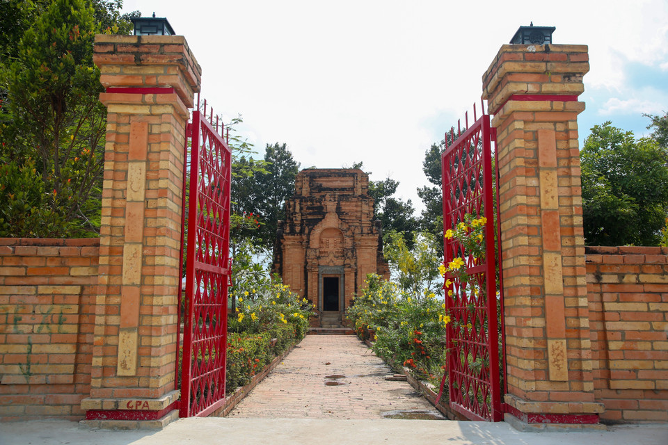 Chot Mat Tower is an ancient architectural work, representing the Oc Eo cultural imprint in the southern region. (Photo: VNA)