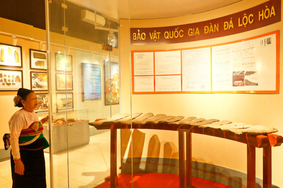 The Loc Hoa lithophone set, recognised as a National Treasure in 2018, is currently on display at the Binh Phuoc Cultural Exhibition Space, part of Dong Nai Museum. (Photo: VNA)