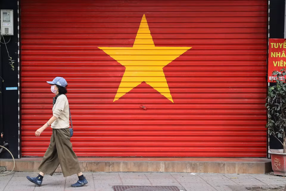 The national flag appears at many storefronts in Hanoi, representing the national pride of the Vietnamese people. (Photo: VNA)