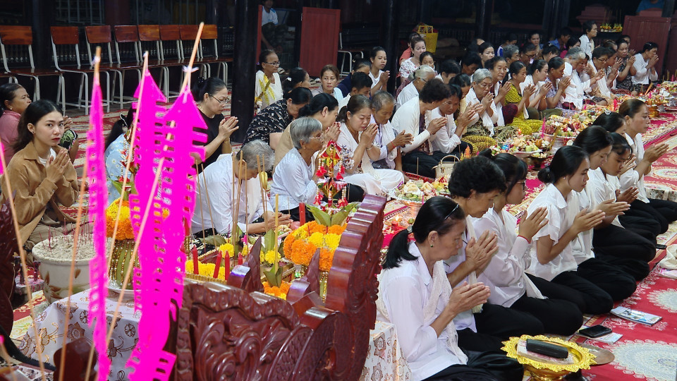 Sene Dolta is one of the most significant annual festivals for the Khmer community, honouring ancestors and showing filial respect of descendants to their departed loved ones. (Photo: VNA)