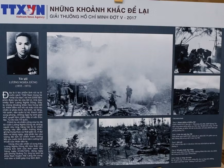 Journalist-martyr Luong Nghia Dung is honoured with both the Ho Chi Minh Prize and the State Prize for Literature and Arts. In the photo: The series “Moments left behind” wins the Ho Chi Minh Prize in 2017. (Photo: VNA)