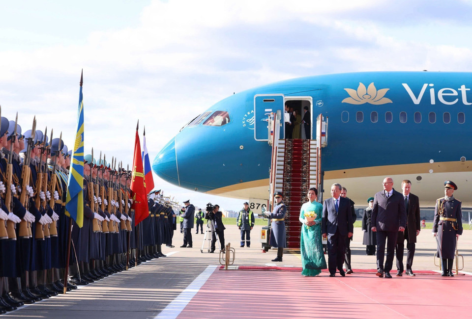 Official welcoming ceremony for General Secretary To Lam and his spouse at Vnukovo 2 Airport, Moscow. (Photo: VNA)