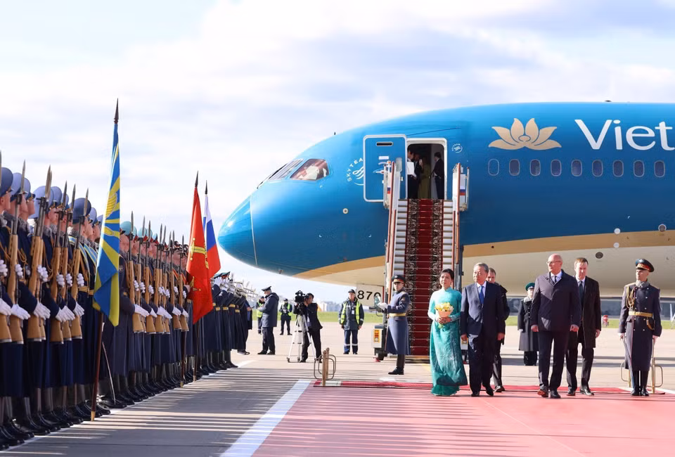 Official welcoming ceremony for General Secretary To Lam and his spouse at Vnukovo 2 Airport, Moscow. (Photo: VNA)