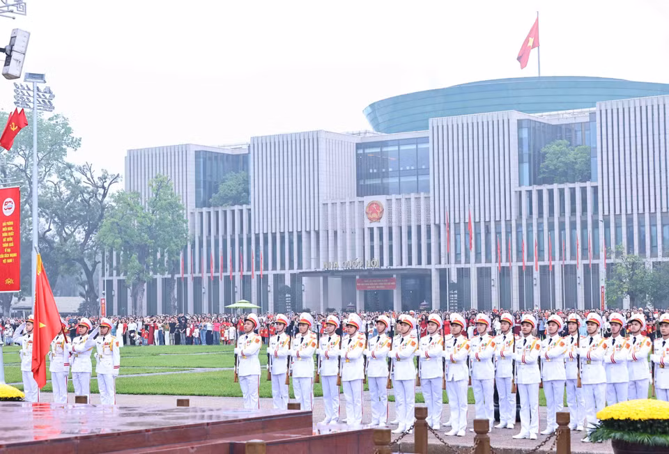 A sacred moment during the flag-raising ceremony commemorating 50 years of the liberation of the South and national reunification at Ba Dinh Square. (Photo: VNA)