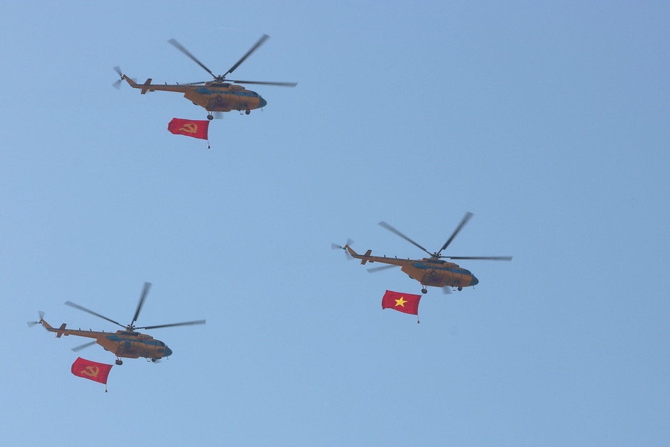 The performance by the Air Defense-Air Force opens the rehearsal for the parade to celebrate the 50th anniversary of the Liberation of the South and National Reunification Day. (Photo: VNA)