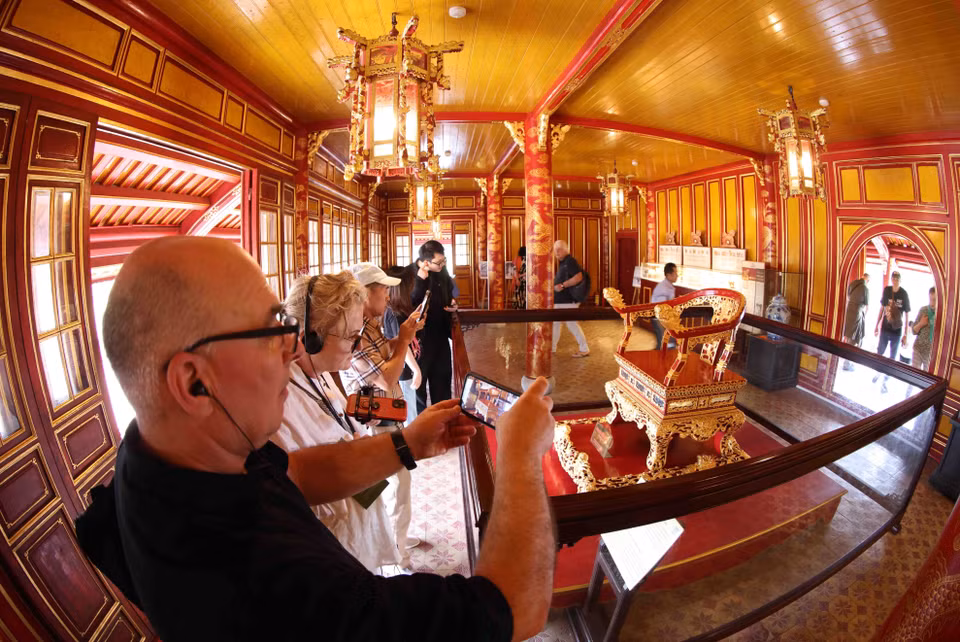 Visitors at Ngu Phung Pavilion within the Hue Imperial City. (Photo:– VNA)