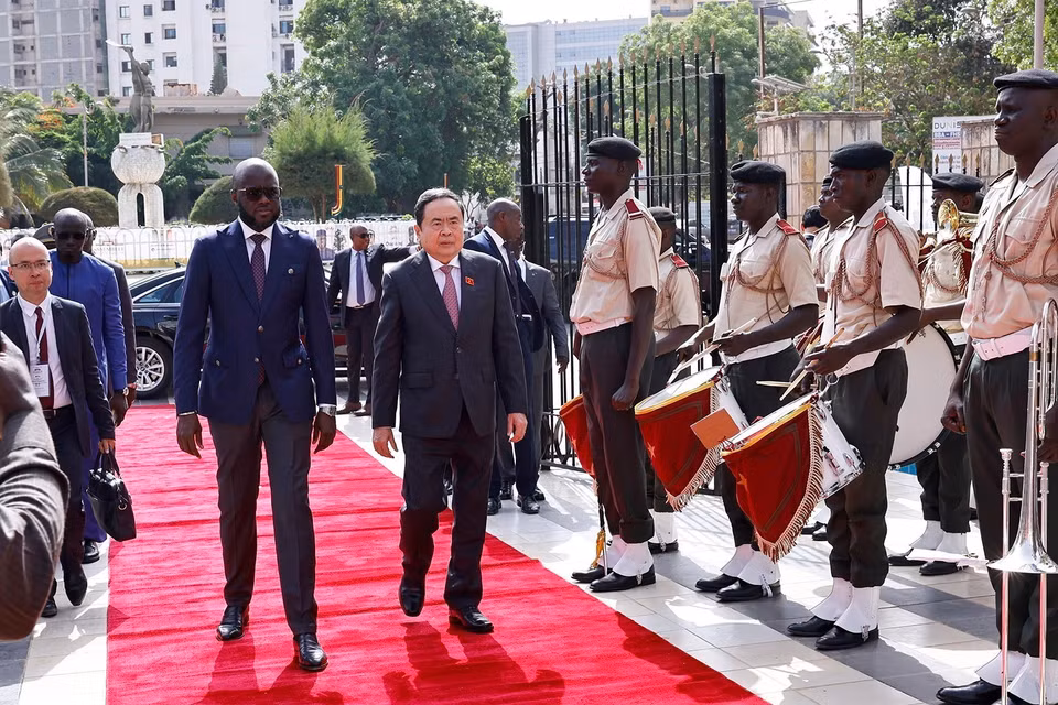 President Malick Ndiaye presides over the welcome ceremony for Chairman Tran Thanh Man. (Photo: VNA)