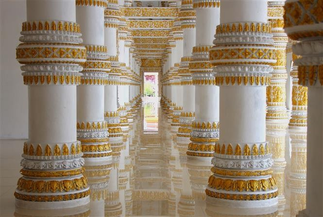 The area beneath the reclining Buddha statue serves as a space for monks’ daily activities and studies. (Photo: VNA)