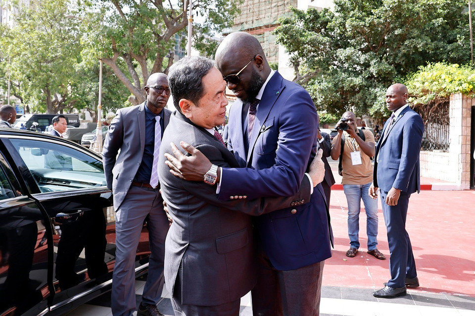 Earlier, President of the Senegalese National Assembly Malick Ndiaye hosted an official welcome ceremony for Chairman Tran Thanh Man. (Photo: VNA)