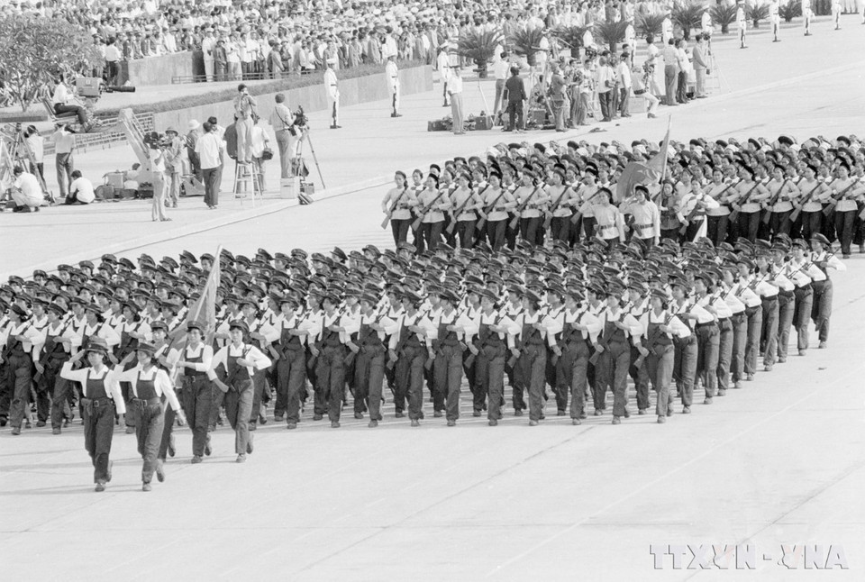 Civic contingents join the rally, parade and march-past. (Photo: VNA)
