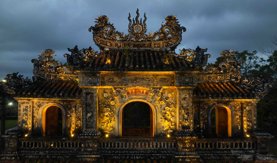 Hien Nhon Gate (also called Hien Nhan) is located on the eastern side of Hue’s Imperial City, on Doan Thi Diem Street in Thuan Thanh Ward, Hue City. In the past, this gate was reserved for male officials, and it is considered the most beautiful among the 13 gates, adorned with intricate carvings and decorations. (Photo: VNA)