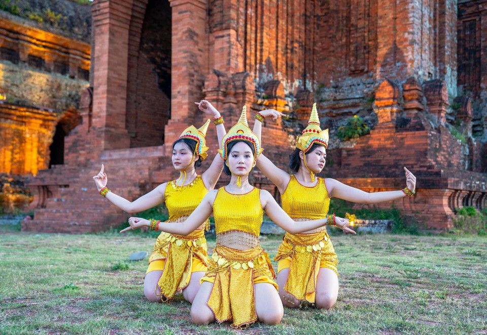 Banh It Towers also preserve many valuable historical and cultural elements, reflecting the Cham people’s spiritual life. It is a convergence of history, religion, and art, contributing to the cultural identity of central Viet Nam. (Photo: VNA)