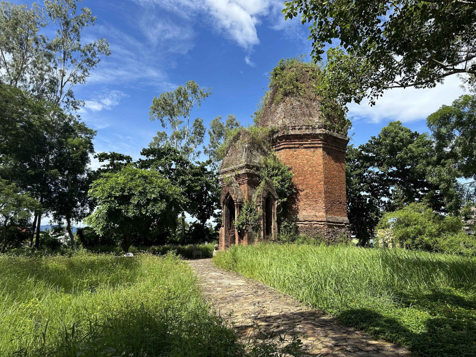 Bang An Tower, shaped like a Linga and built in the 11th century, stands out with its unique architecture - distinct from other Cham towers across Central Vietnam. (Photo: VNA)