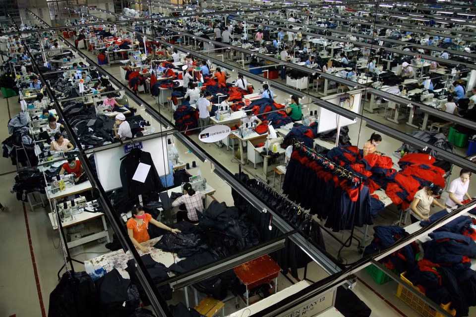 Garments and textiles and are among Vietnam’s key export products to the Senegalese market. In the photo: Garment production for export at Hoa Tho – Dong Ha Garment Company (Quang Tri). (Photo: VNA)