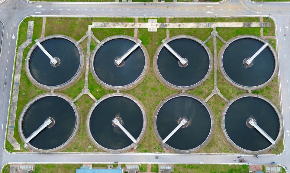 The plant’s sludge settling tanks. (Photo: VNA)