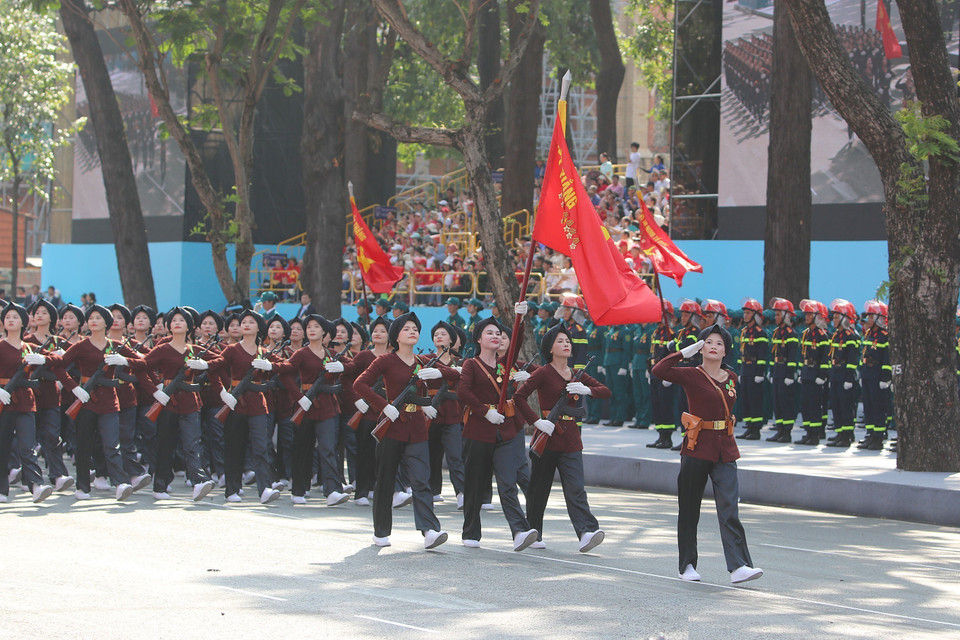 Female militia unit participates in the full dress rehearsal. (Photo: VNA)