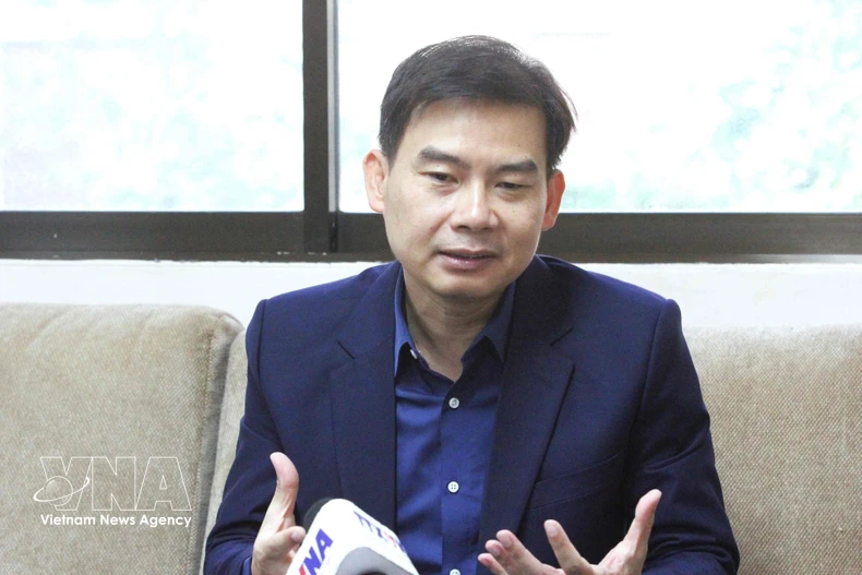 Dr. Chheang Vannarith, Deputy Secretary-General and Chairman of the Advisory Council of the Cambodian National Assembly, speaks to Vietnam News Agency's correspondents in Phnom Penh. (Photo: VNA)