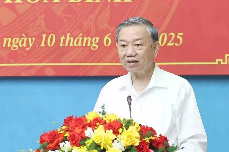 Party General Secretary To Lam addresses the working session (Photo: VNA)