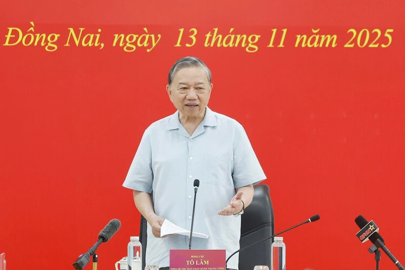 Party General Secretary To Lam speaks at a working session with Dong Nai province's representatives on the construction of the Long Thanh International Airport on November 13, 2025(Photo: VNA)