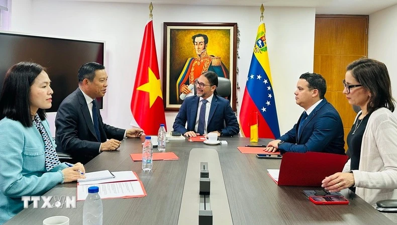 An overview of the meeting. (Photo courtesy of Vietnamese Ambassador to Venezuela)