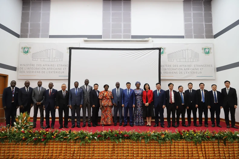 On July 10, 2025, a seminar on Vietnam – Côte d’Ivoire economic policy and cooperation takes place at the headquarters of the Côte d’Ivoire Ministry of Foreign Affairs, African Integration and Ivorians Abroad, with the participation of nearly 200 delegates. (Photo: VNA)