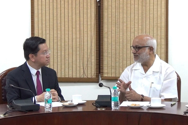 CPI-M General Secretary M.A Baby receives Vietnamese Ambassador to India Nguyen Thanh Hai on May 12. (Photo: VNA)
