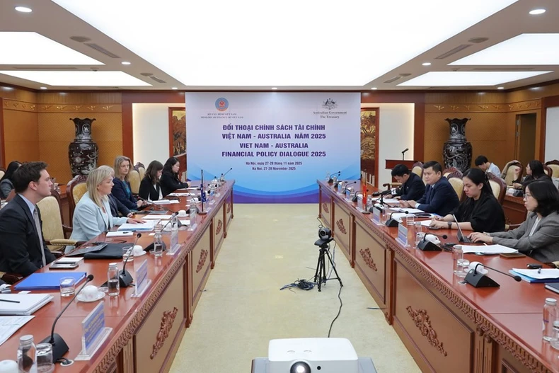 A view of the Vietnam – Australia financial policy dialogue, taking place in Hanoi on November 27–28. (Photo: VNA)