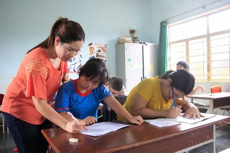 A class for Agent Orange/dioxin victims in Gia Lai province (Photo: VNA)