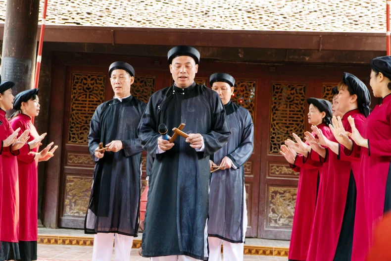 A performance of Xoan singing in ancient villages at cultural relic sites in Viet Tri city, Phu Tho province (Photo: VNA)