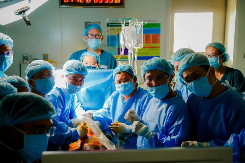 Vietnamese doctors perform successful in-utero intervention for Singaporean mother. (Photo: VNA)