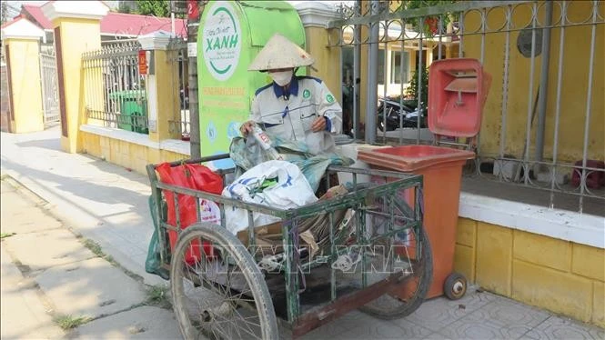 Nguyen Thi Vang is the oldest member of the scrap-collecting cooperative group in An Dong ward in Hue city. (Photo: VNA)
