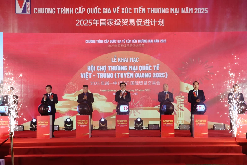 At the opening ceremony (Photo: VNA)
