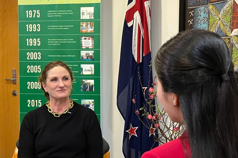 New Zealand Ambassador to Vietnam Caroline Rachel Beresford speaks to local media ahead of the Lunar New Year 2026. (Photo courtesy of the New Zealand Embassy in Vietnam)