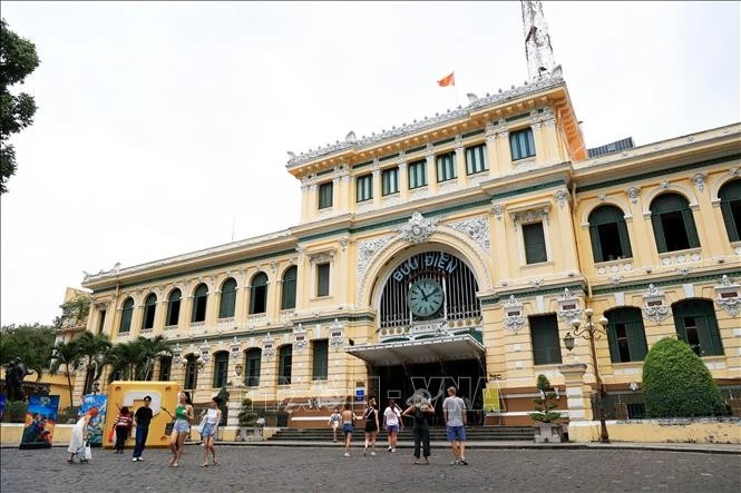 Tourists visit Sai Gon Central Post Office in Ho Chi Minh City downtown. (Photo: VNA)