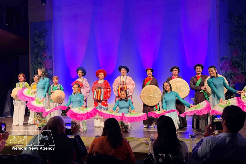 An ao dai fashion show at the grand music programme on March 8, presented by the Vietnamese ao dai heritage club in Belgium in coordination with the UGVB Women’s Association. (Photo: VNA)
