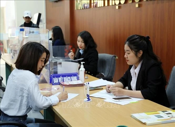 Staff at the Quang Binh Province Administration Service Centre handle administrative procedures for a local resident (Photo: VNA)