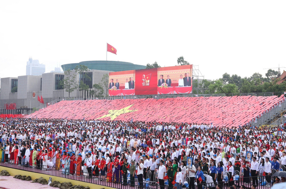 The flag-salute ceremony takes place at Ba Dinh Square. (Photo: Quoc Khanh - VNA)