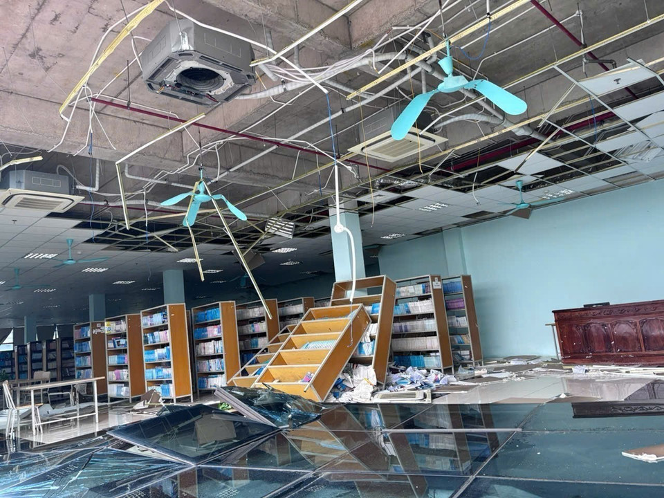 Facilities at Ha Tinh University in Ha Tinh province are damaged by Typhoon Bualoi. (Photo: Huu Quyet – VNA).