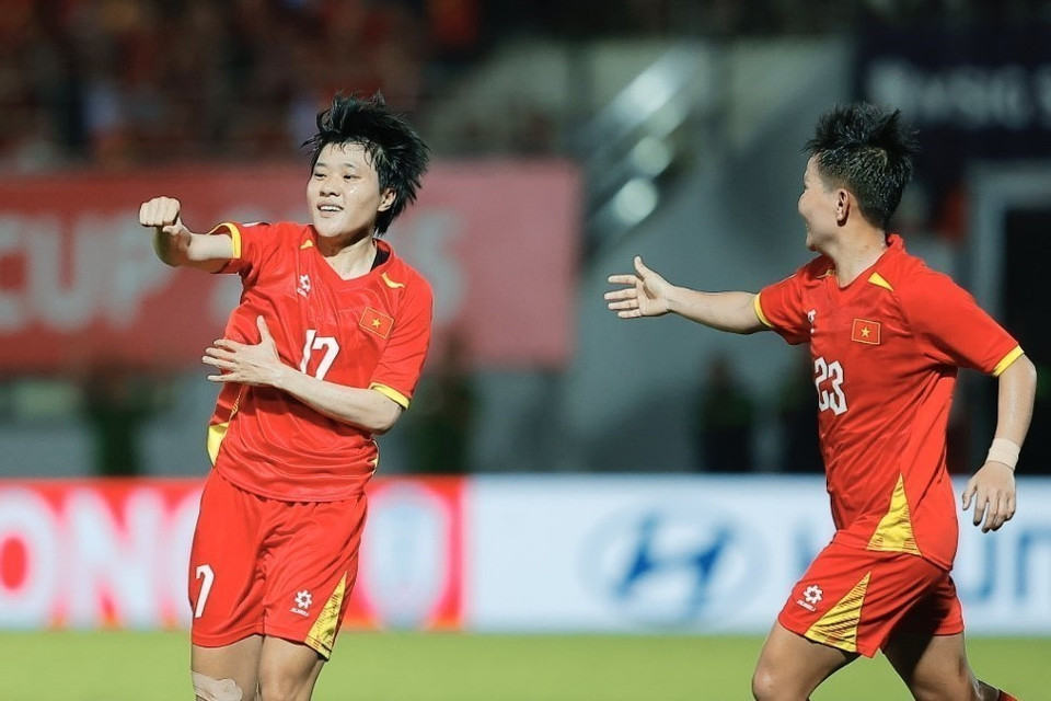 Thu Thao (No. 17) scores the opening goal for the Vietnam women’s national team in the 36th minute. (Photo: Minh Quyet - VNA)