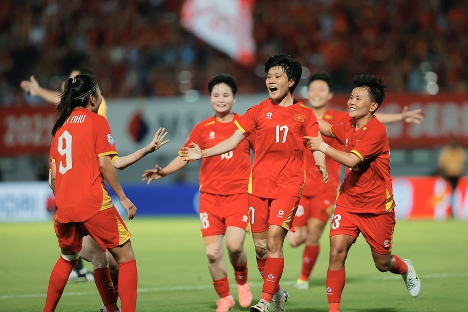 Thu Thao (No. 17) scores the opening goal for the Vietnam women’s national team in the 36th minute. (Photo: Minh Quyet - VNA)