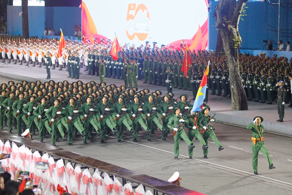 Units of the Vietnam People’s Army take part in the parade rehearsal. (Photo: Thanh Vu – VNA)
