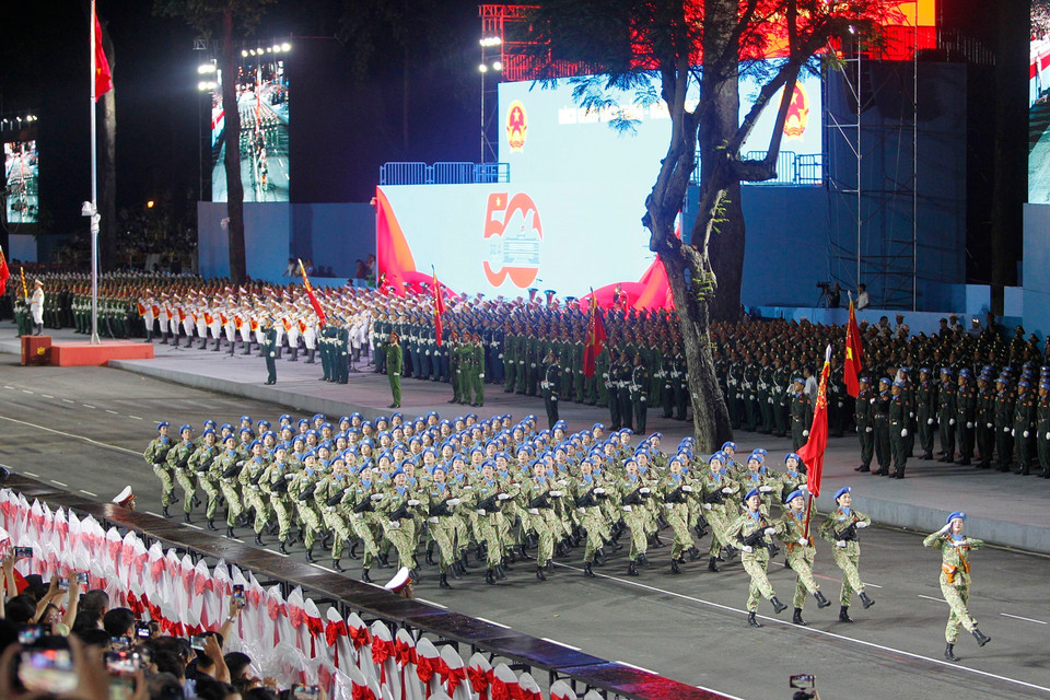 Units of the Vietnam People’s Army take part in the parade rehearsal. (Photo: Thanh Vu – VNA)