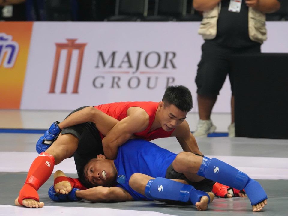 Van Minh defeats his Malaysian opponent by technical knockout before the start of the third round. (Photo: Published by VNA)
