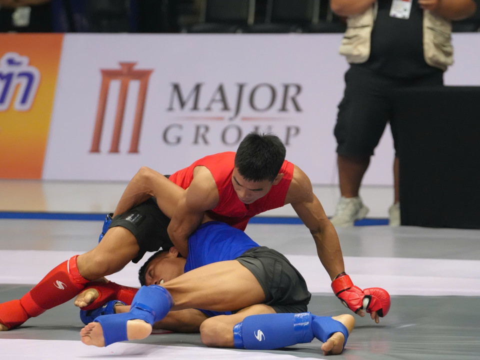 Van Minh defeats his Malaysian opponent by technical knockout before the start of the third round. (Photo: Published by VNA)