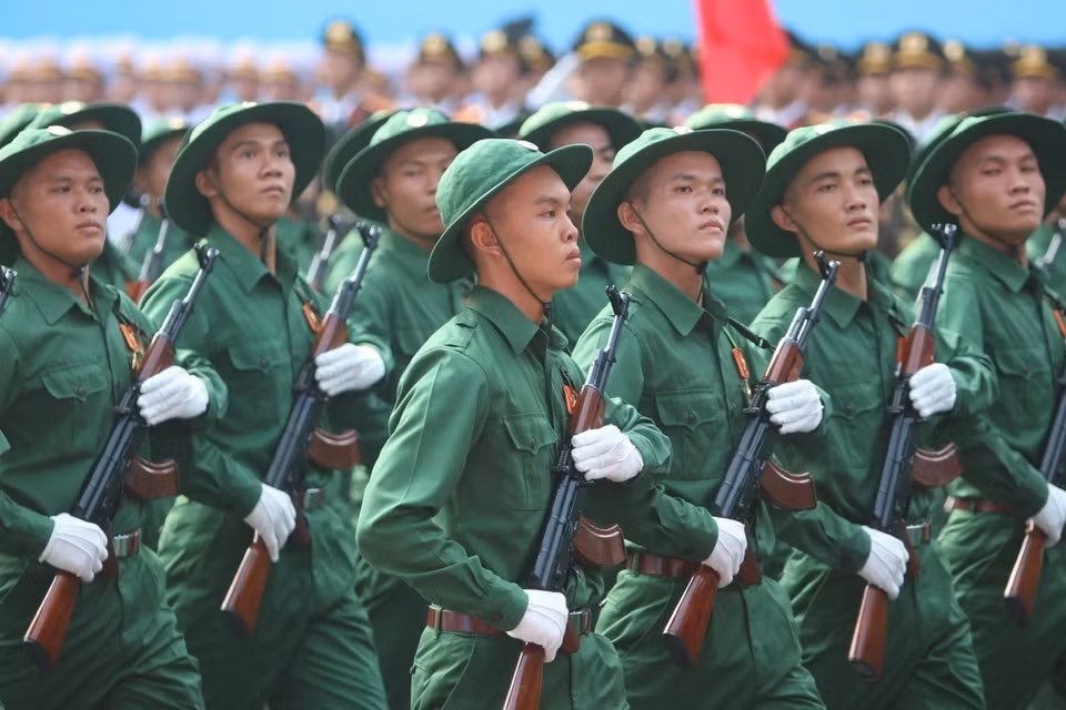 The Liberation Army soldiers march past the grandstand. Photo: VNA