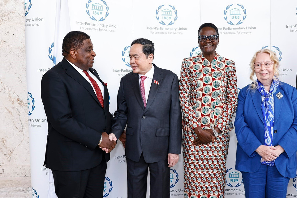IPU President Tulia Ackson and Secretary General Martin Chungong welcome National Assembly Chairman Tran Thanh Man to the opening ceremony of the 6th World Conference of Speakers of Parliament. (Photo: VNA)