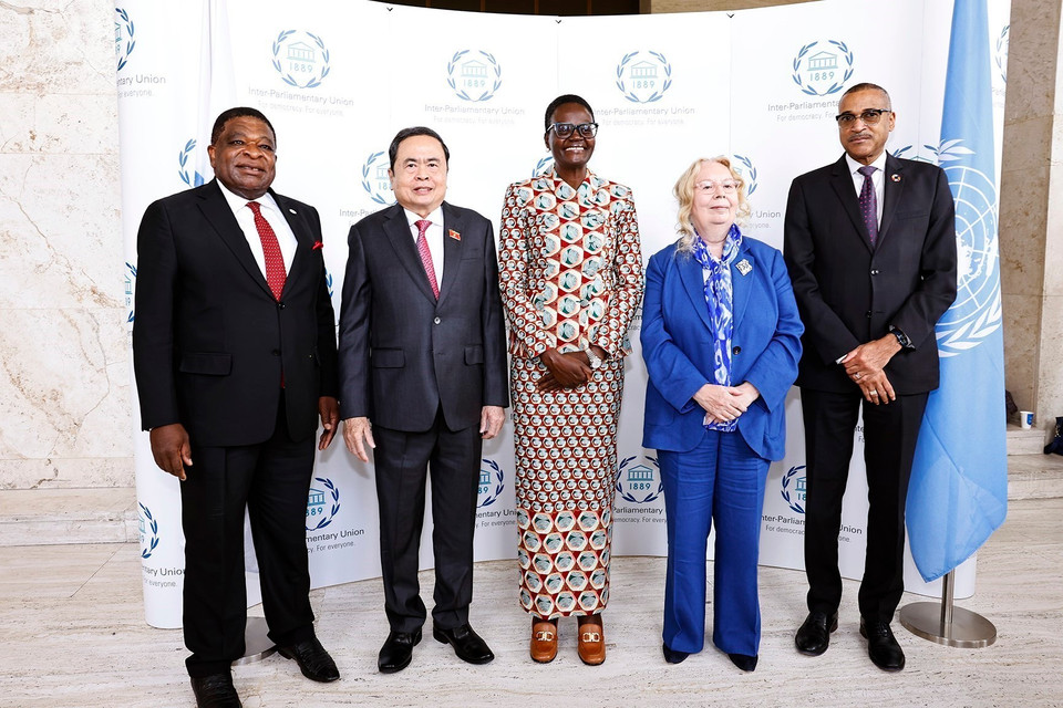 IPU President Tulia Ackson and Secretary General Martin Chungong welcome National Assembly Chairman Tran Thanh Man to the opening ceremony of the 6th World Conference of Speakers of Parliament. (Photo: VNA)
