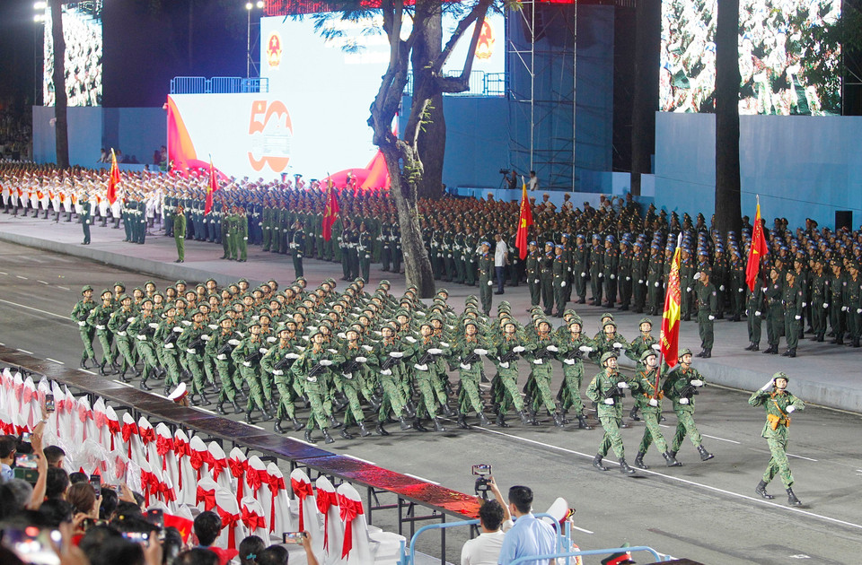 Units of the Vietnam People’s Army take part in the parade rehearsal. (Photo: Thanh Vu – VNA)