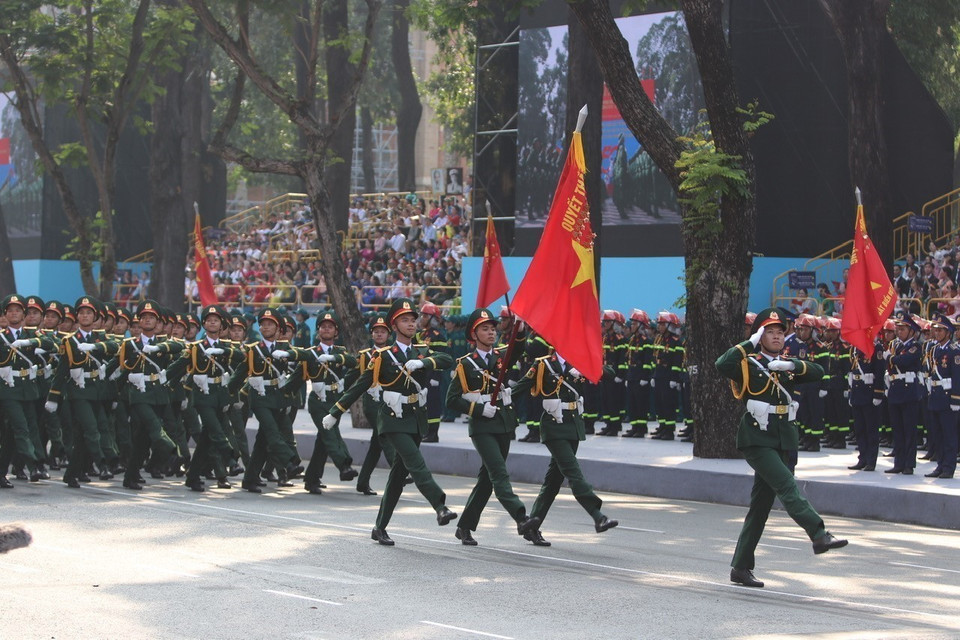 The Army officers march past the grandstand. Photo: VNA