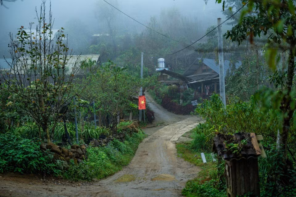 Home to the Hmong people, the village is known for the community’s “four no’s”: no alcohol, no gambling, no use of banned substances, and no behavior that destroys family happiness. (Photo: Minh Son/Vietnam+)